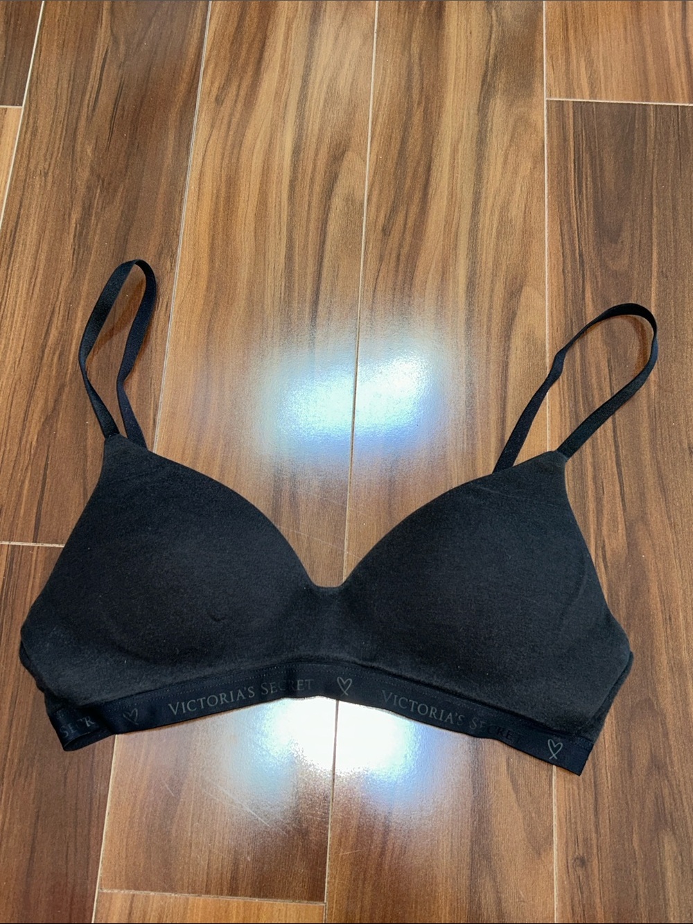 34B Victoria’s Secret T-shirt lightly lined bra